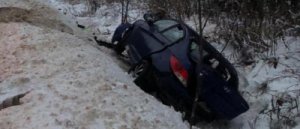 В результате ДТП в Новгородской области один человек погиб и один получил травмы